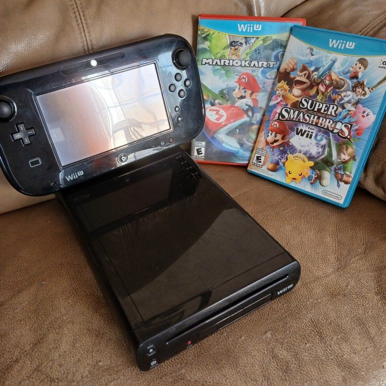 Nintendo Wii U black 32 GB with some preloaded games, two physical games and all needed cables