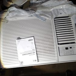 LG Massive Air Conditioning/Heat Window Unit W/Remote