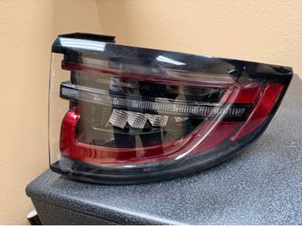 Land Rover Discovery Sport taillight