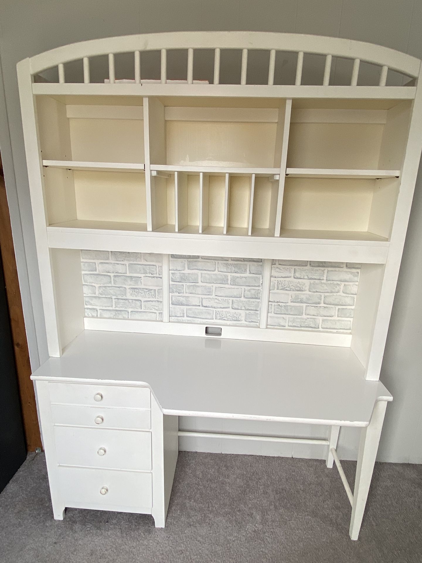Beautiful Stanley's Furniture White Student Office Desk With Hutch 2 Piece