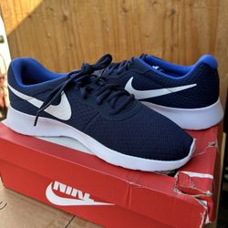 Nike Tanjun