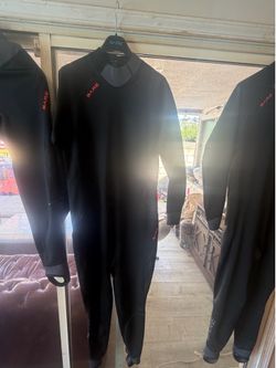 Diving/surfing suit; provides warmth in the water and features antibacterial properties. EXOWEAR Full (Men's), Size L.