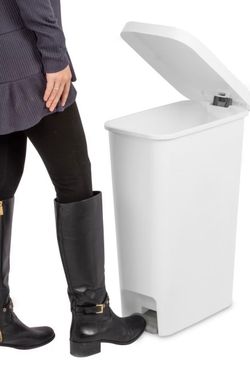 Garbage can
