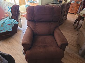 LazyBoy Electric Lift Recliner