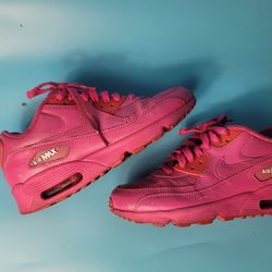90 sneakers in a vibrant pink colorway. Size 6.5