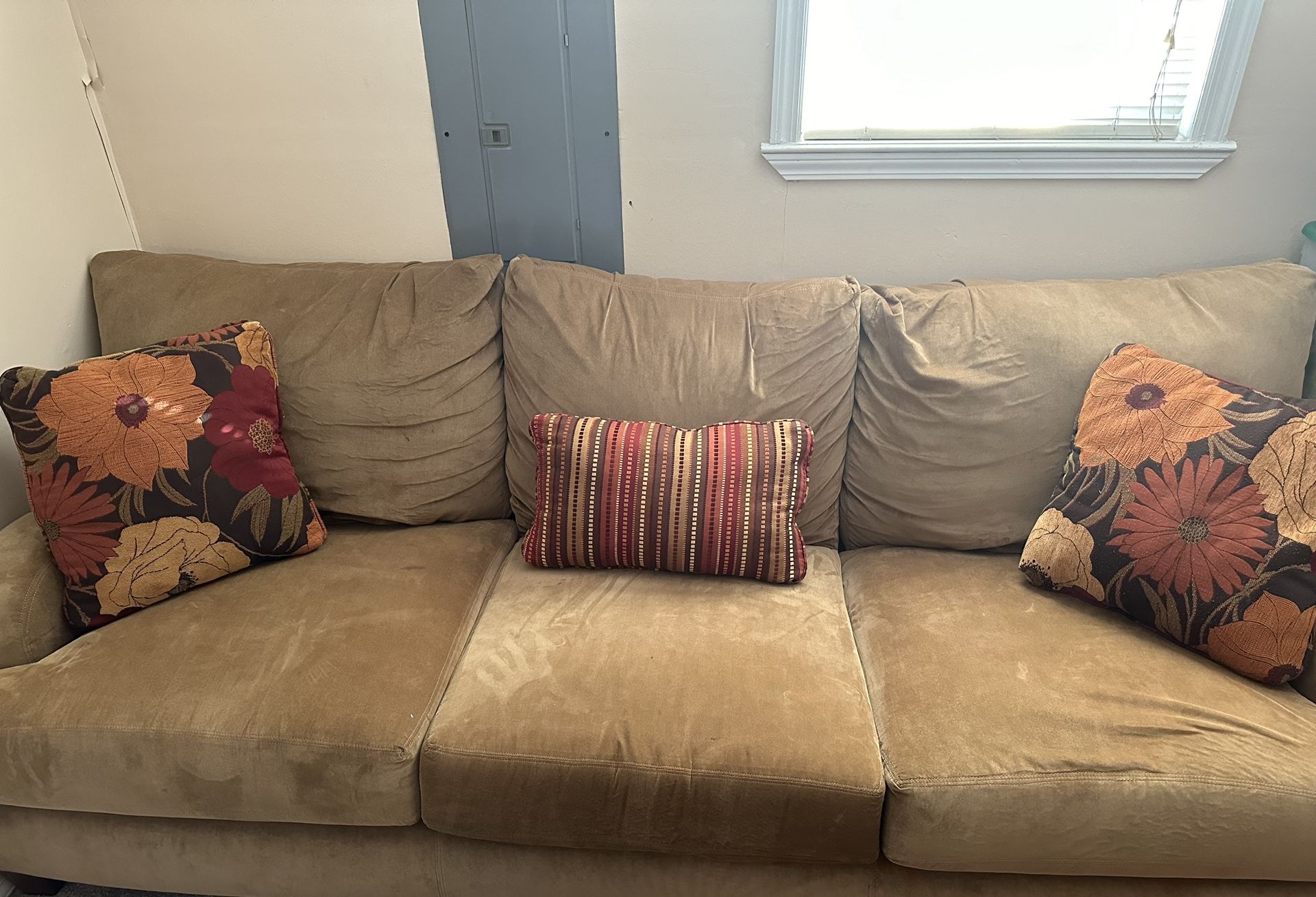 Barely Used Like new Sofa Set (pickup Only)