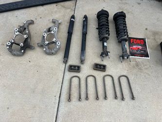 2024 ford F150 suspension stock struts and spindles $300 for everything just agree with new suspension