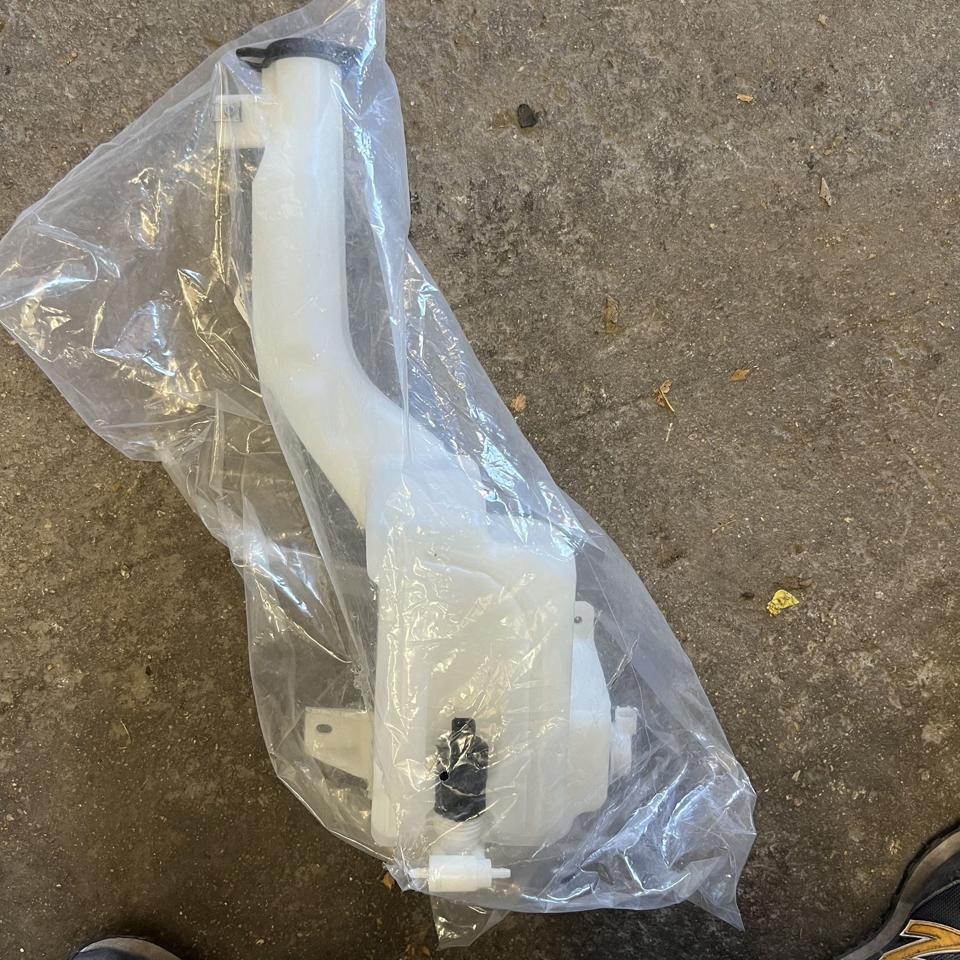 2007-2014 Ford Edge 2007-2015 Lincoln MKX Washer Reservoir with Pump