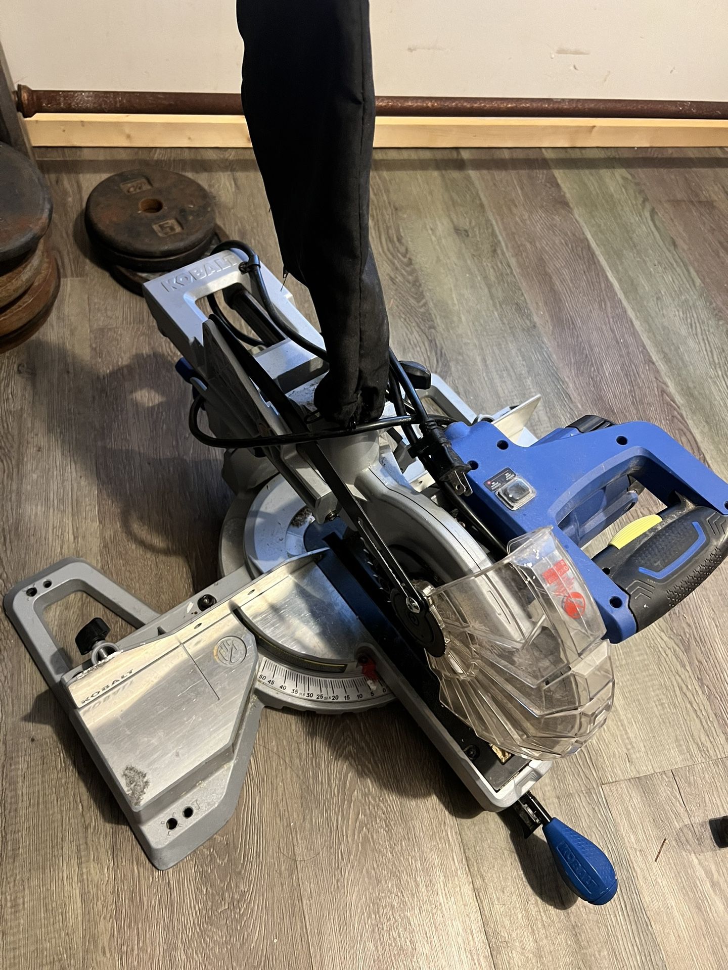 Compact 7-1/4-in 10-Amp Single Bevel Sliding Compound Corded Miter Saw