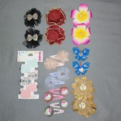 24 Piece Girls' Hair Clips Bundle - Mostly New