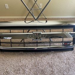 Factory OEM 2018-2019 Chevy Silverado 2500 Z71 Chrome Grill 