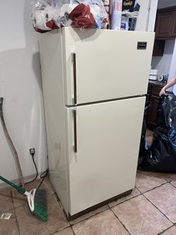 Hot Pointe Retro Fridge