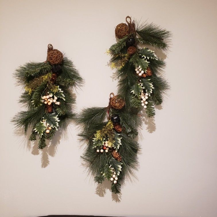 Door Wall Holiday Decoration Evergreen Teardrop Shape