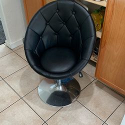 Tilt And Swivel Desk Chair 