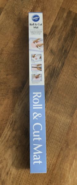 WILTON ROLL-N-CUT FONDANT CUTTING MAT