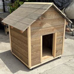 Dog House / Casa De Perro