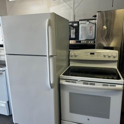 Combo Electric Stove  And Top-Freezer Refrigerator 