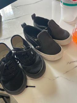Dos pares de tenis de bebe sais 7