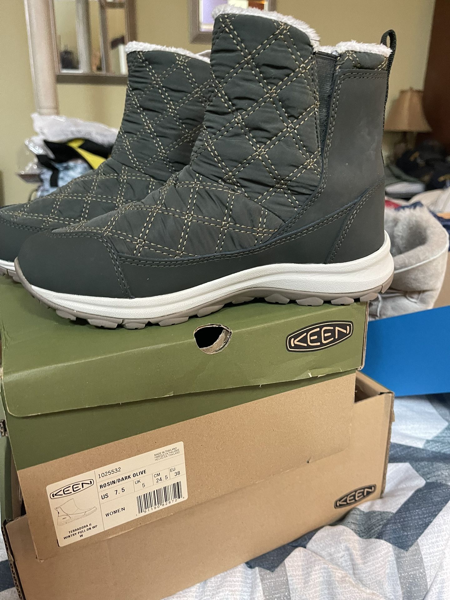 Keen Boots, Warm And Water Proof , Women 7 .5