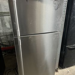 FRIGIDAIRE REFRIGERATOR