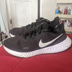 Women's Nike Sneakers size 8 $15 firm