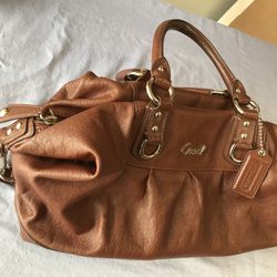 Very Nice Ladies Coach Purse - Lightly Used - Excellent Condition - Ready to Go - Super Cool Look