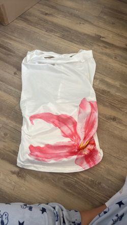White flower summer shirt (size medium)