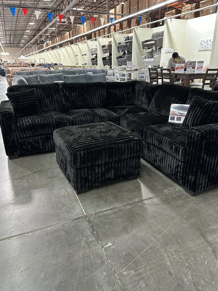 4-Piece Sectional Set
LAF Loveseat + RAF Loveseat + Corner Wedge + Cocktail Ottoman
Color: Black
π₯ Venta De Sofas Nuevos En Caja