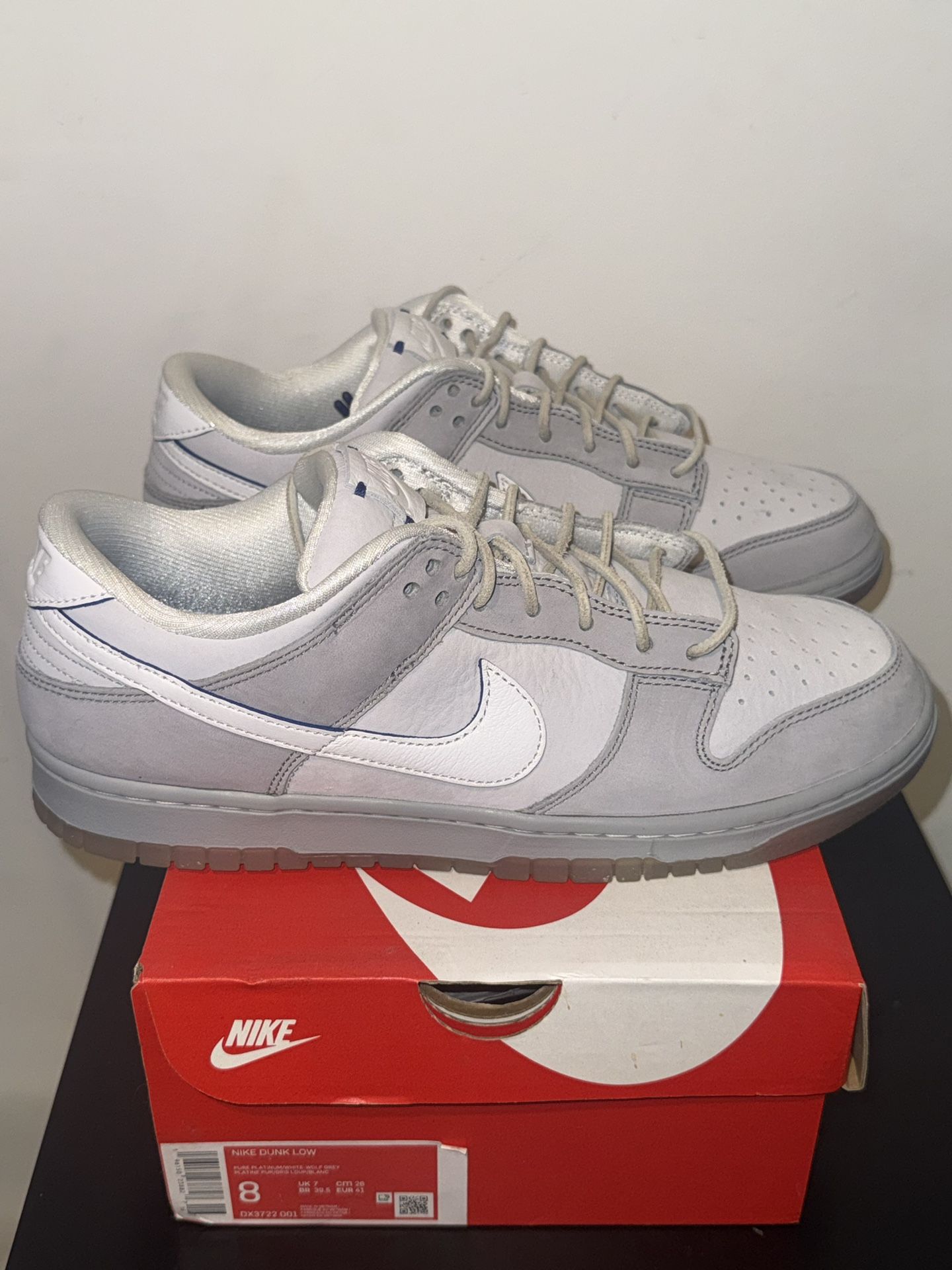 Nike Dunk Low Wolf Grey Pure Platinum UNBOXING NIKE DUNK LOW WOLF GREY PURE PLATINUM + UV LIGHT  main image 4