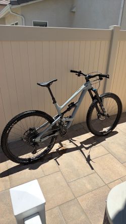 YT Capra 29 CORE 2 Machine Light Grey L