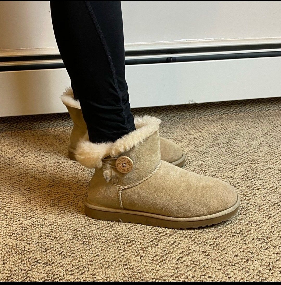 Uggs boots size 8( pick up only ) for Sale in Hanover Park, IL OfferUp