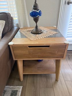 CALGARY SINTERED STONE ENDTABLE