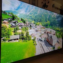 70" Samsung Chrystal Smart Tv 4k basically new less than year.  Great Quality Pic No Scratch has remote 