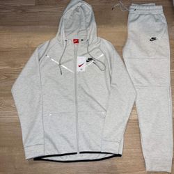 Light Grey Nike Sweatsuit Size Medium 