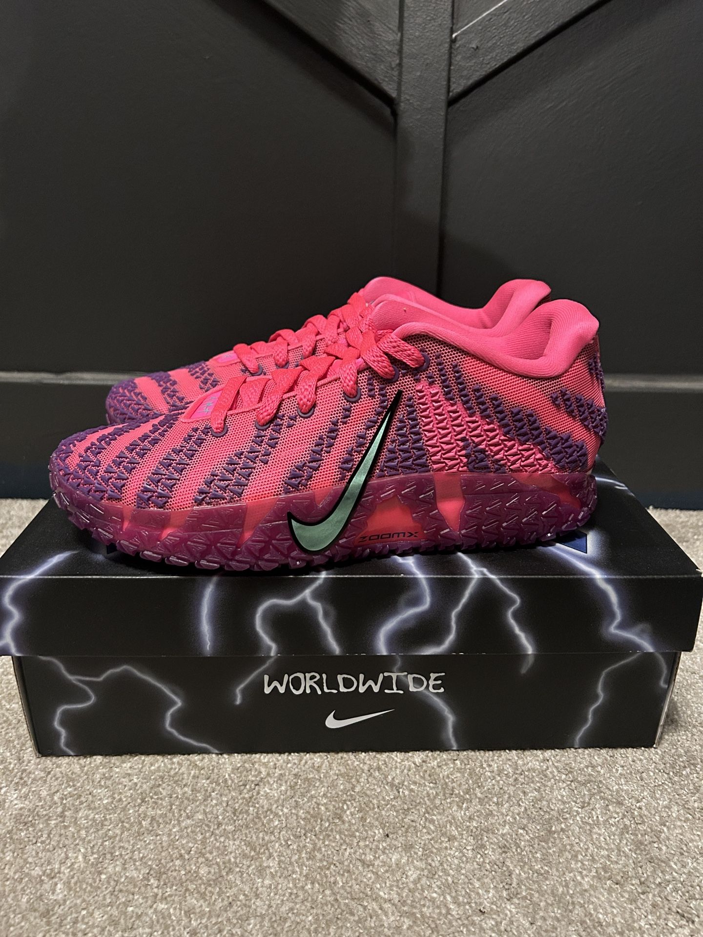 Ja 3 Hyper Pink - Men’s 9, Women’s 10.5