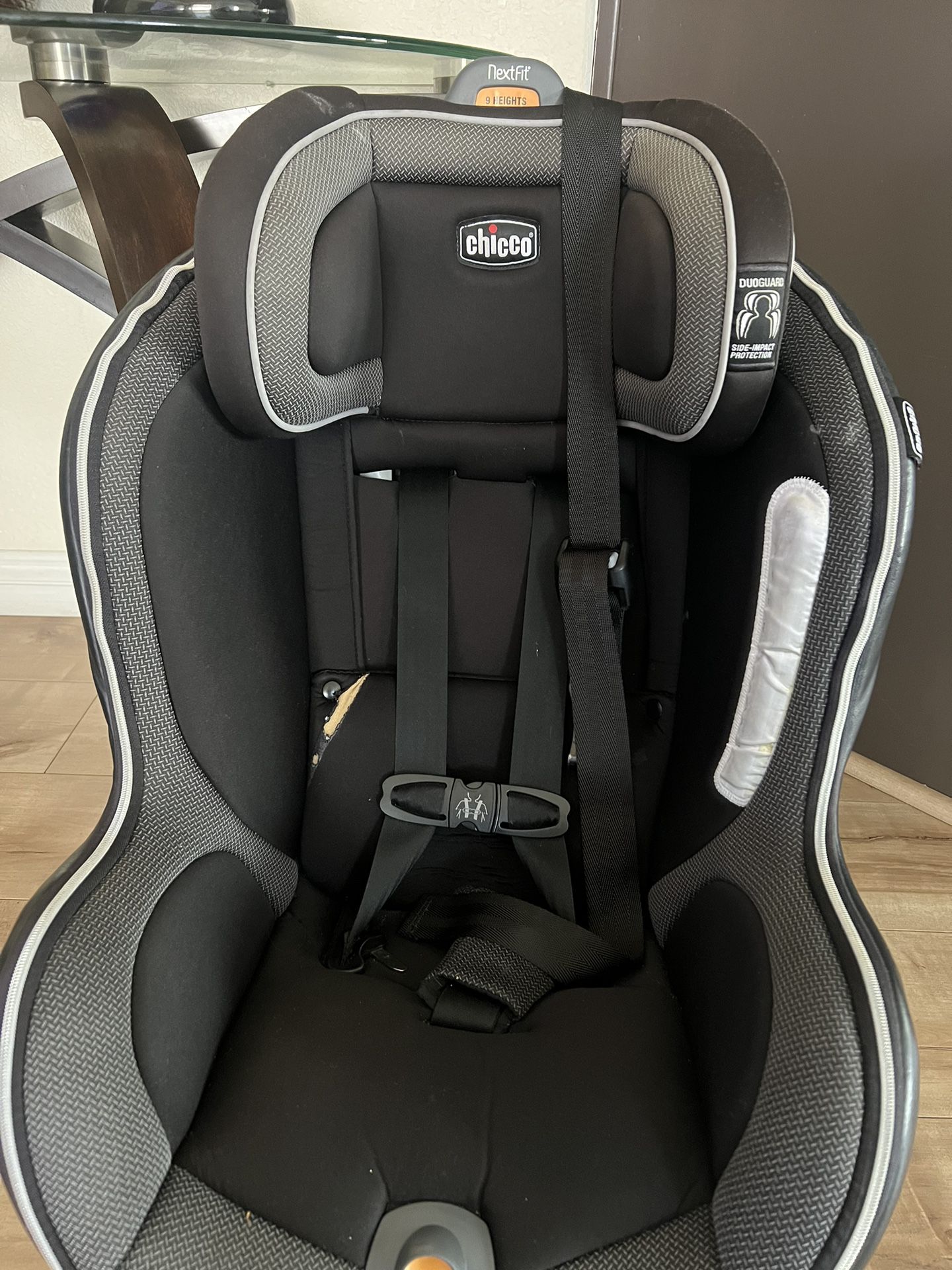 Chicco All-in-One Convertible Car seat 