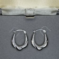 10K White Gold Etched Oval 15.2MM Tube Hoop Earrings .4g