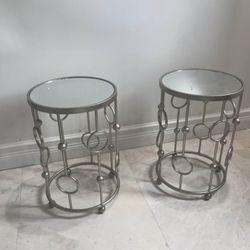 2 Side Tables 
