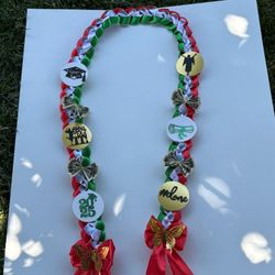 En Venta Hermosos Collares De Graduacion 