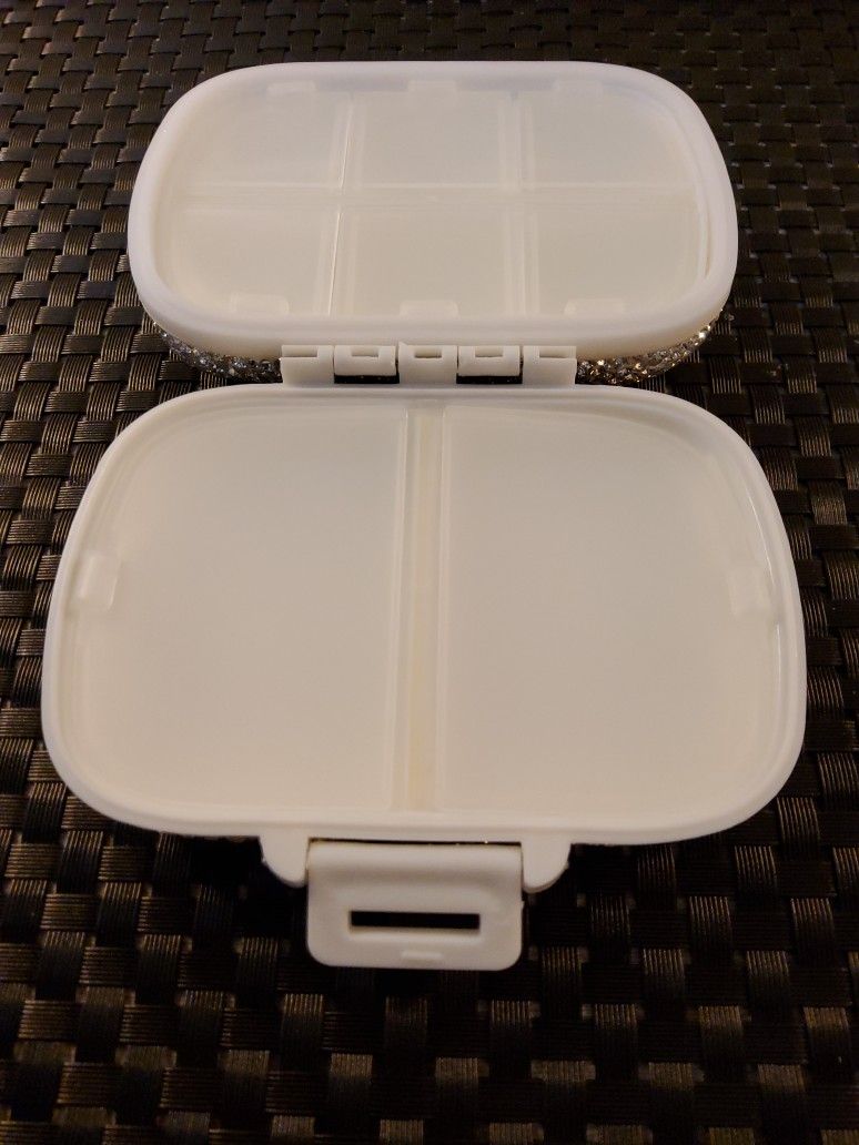 Brand New Pill Box That Holds Your Pills In Place And its Very Beautiful  .    Size  .4"×  4" .