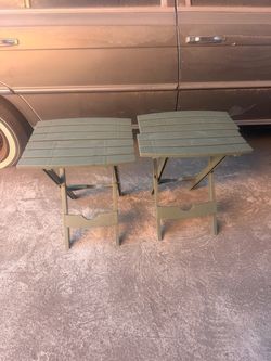 2 FOLDING TABLES