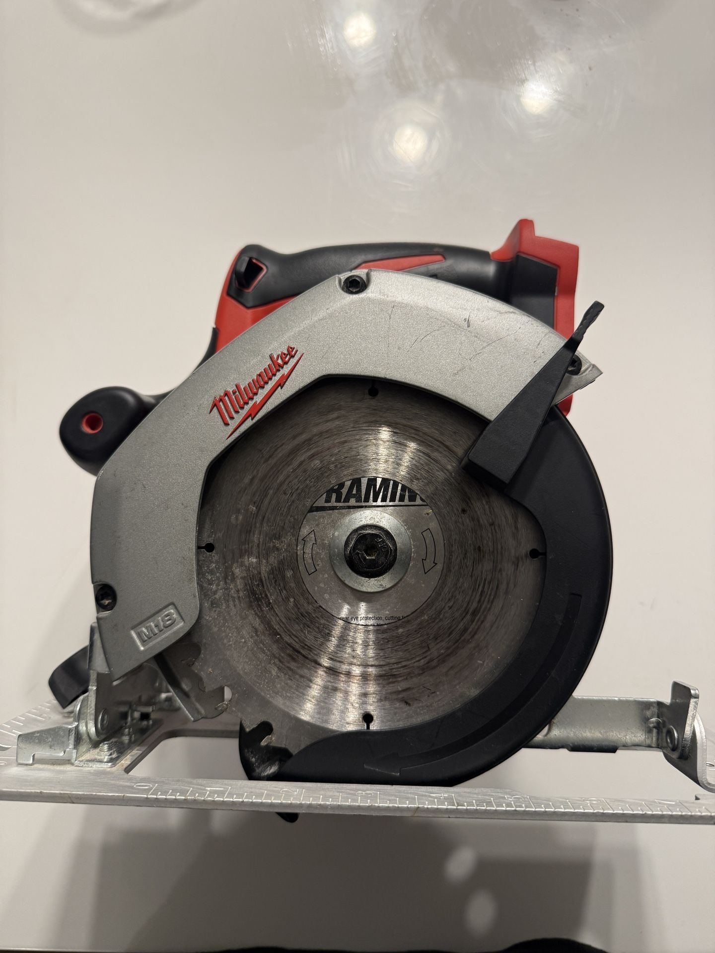 Milwaukee M18 18V Lithium lon Cordless 6 1/2 in. Circular Saw (Tool Only)