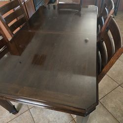 Signature Design By ASHLEY "Hayley" Dining Table