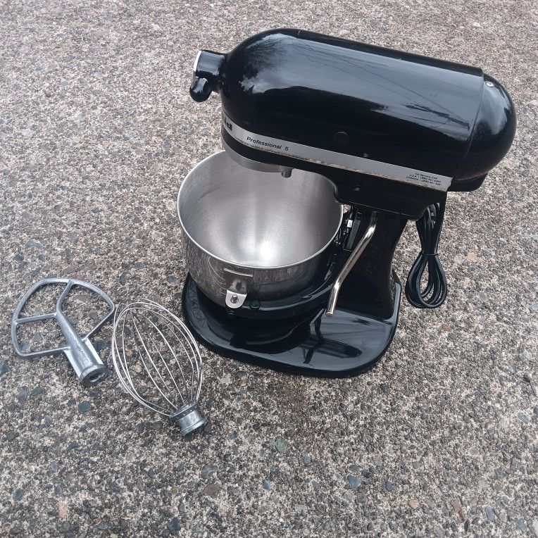 Kitchenaid Professional 5 250watts Lift Stand Mixer. Excellent Condition(just What's In The Pictures) For Pick Up Fremont Seattle. No Low Ball/Trades
