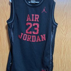 AIR JORDAN JERSEY - Size M 10-12