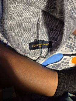 Lv  hat