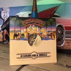 Vintage vinyl record album as in picture 🎶 in good condition