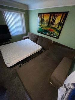 🛋️ BEAUTIFUL SECTIONAL SOFA SET FOR SALE!  This gorgeous sectional set features an extra-large sofa and is perfect for a single-family home, apartmen
