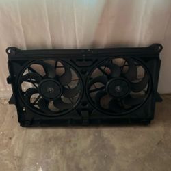 2000 2005 Chevy Tahoe Suburban GMC Cooling Fan 