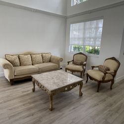 Sofá , Chairs & Table